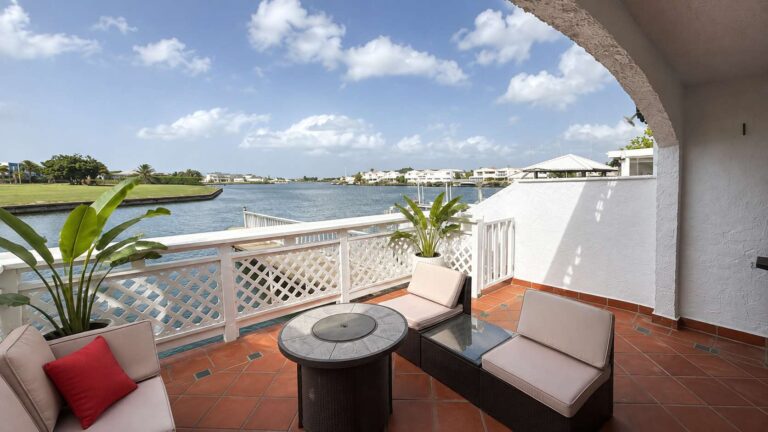 Jolly Harbour – Antigua