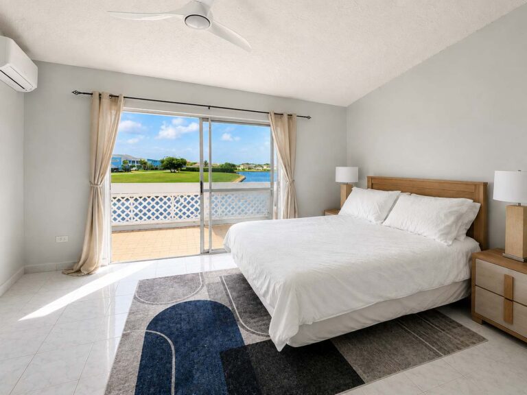 Jolly Harbour – Antigua